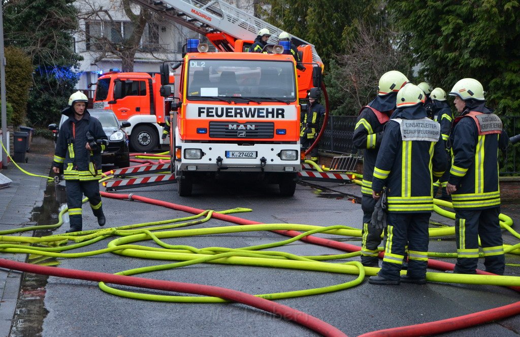 Feuer 2 Koeln Rodenkirchen Schuetzstr P266.JPG